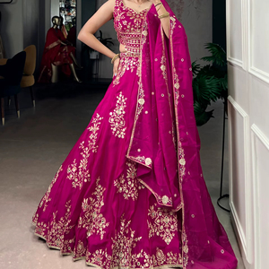 คอลเลคชั่นใหม่ TENNECY ชุดเลเฮนกา โจลี ผ้าปักลายเส้นด้าย Naysha แบบยืดได้ พร้อมผ้าคลุมไหล่ สำหรับงานปาร์ตี้ งานแต่งงาน งานดิวาลี ทุกฤดูกาล - Product Image 1