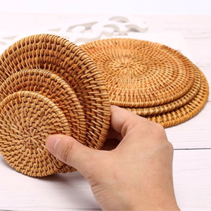 Protecteur de table en bambou naturel tissé à la main avec motif floral, résistant à la chaleur, décoration de cuisine et de maison, marque TUYET DUNG - Product Image 1