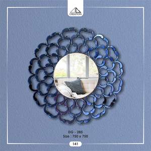 Fabricado con vidrio de alta calidad, este espejo garantiza una reflexión clara, lo que lo convierte en un tamaño ideal para diversas colocalizaciones en paredes. - Product Image 4