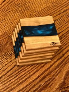 Sous-verres modernes faits à la main en bois avec incrustation de résine, forme irrégulière, pour protéger les tasses à café - Product Image 6