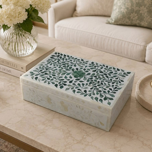 Boîte de rangement pour bijoux en marbre floral avec incrustations en os et couvercle, pour commode, coiffeuse ou table. - Product Image 2