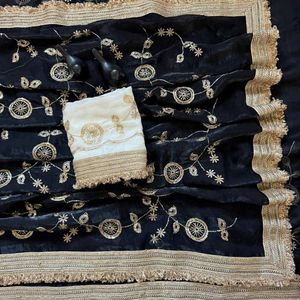 Sari indien Banarasi en velours pur brodé de qualité supérieure avec pallu en C de designer et bordure en dentelle - Product Image 3