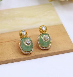 Pendientes Kundan de Moissanita Chapados en Oro Radiante de Primera Calidad, Hermosos para Mujeres y Niñas, Ideales para Bodas y Fiestas - Product Image 3