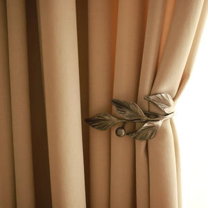 Attache de rideau décorative en forme de feuille minimaliste pour rehausser l'esthétique d'un intérieur moderne, vente en gros depuis l'Inde - Product Image 1