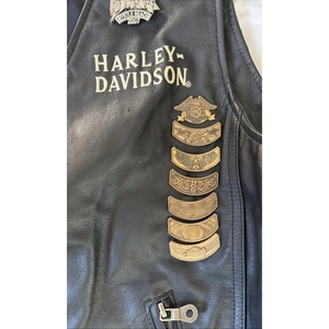 Gilet de motard en cuir véritable pour homme, gilet de moto personnalisé, gilet vintage sans manches pour club avec patchs et laçage latéral - Product Image 3