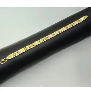 Bracelet pour homme en or jaune 22 carats, bijoux élégants traditionnels et modernes pour un usage quotidien, avec un design à maillons texturés, finition haut de gamme - Product Image 2