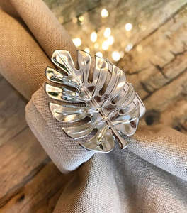 Rond de serviette en métal plaqué or artisanal pour ajouter de l'opulence aux mariages royaux banquets de luxe ou aux fêtes haut de gamme - Product Image 4