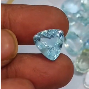 Lot de 104 pierres précieuses naturelles d'aigue-marine, de 11 mm à 22 mm, formes ovale, poire et trillion, facettées, 607 carats au total, Iroc Sales Baruj Gemstone Cut, 607 USD pour l'ensemble - Product Image 4