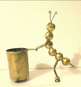 Figurine d'ange de Noël moderne et minimaliste Roshan Handicrafts, design en fil métallique délicat, fil métallique doré poli, pour table - Product Image 5