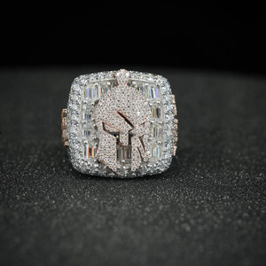 Anillo llamativo para hombre estilo gladiador Hip Hop, con diseño de casco Spartan, con incrustaciones de moissanita talla baguette, de plata de ley 925 chapada en rodio, estilo rapero. - Product Image 1