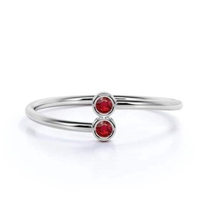 Anillo de compromiso y boda de plata de ley 925 con rodio, doble granate, engaste de bisel, estilo vintage infantil para uso diario, Enero - Product Image 1