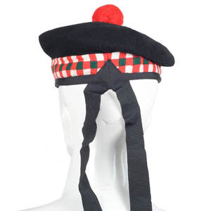 Sombreros de Kilt Hechos a Mano en Negro, Rojo y Verde, Gorro Tradicional Escocés Balmoral de Lana Original con Pompón Rojo y Plumas - Product Image 3