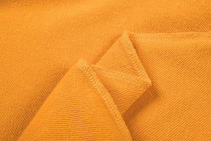 เสื้อฮู้ดผู้ชายสีเบจ ทรงปกติ ผ้าฟลีซโพลีเอสเตอร์ มีกระเป๋าหน้า เหมาะสำหรับฤดูหนาว สไตล์สตรีทแวร์ ระบายอากาศได้ดี - Product Image 5