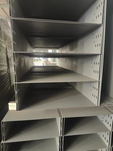 Bandeja Portacables Industrial Cerrada para Aplicaciones de Trabajo Pesado - Product Image 6