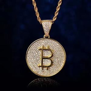 Pendentif de luxe plaqué or style hip-hop avec finition or jaune et or blanc et détails inspirés de la mode brillante - Product Image 3