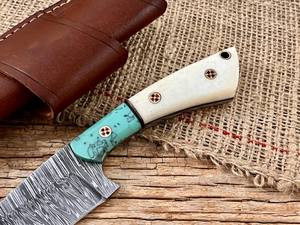 Couteau de chasse et de camping à lame fixe en acier Damas forgé à la main avec fourreau, manche en pierre et os, fabrication OEM sur mesure, lame pleine longueur - Product Image 4