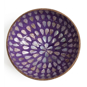 Bol en coquille de noix de coco avec motif gravé artistique, construction éco-responsable, surface polie élégante pour cuisines - Product Image 2
