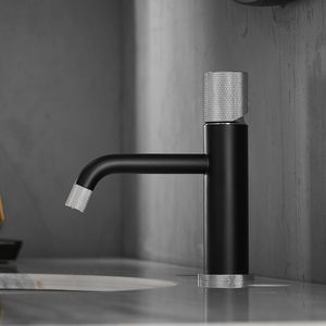 Rubinetto Miscelatore Moderno da Appoggio Nero Nichel Spazzolato in Ottone per Lavabo Bagno - Elegante Rubinetto in Ottone per la Tua Casa Moderna - Product Image 4