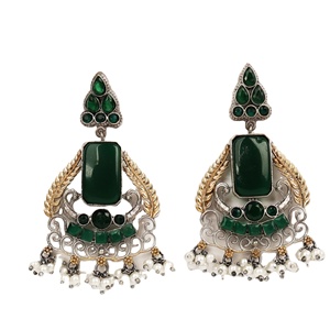 Boucles d'oreilles pendantes en laiton argenté oxydé, serties d'onyx, motif floral, style vintage bohème ethnique indien, faites à la main, cadeau pour elle - Product Image 1