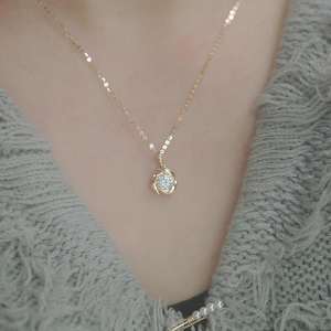 Collar de Plata de Ley 925 de Lujo con Diseño de Rosa, 1.00 CT, Corte Brillante, Zirconia Cúbica Engastada en Bisel, Colgante de Diamante, Regalos de Compromiso - Product Image 2