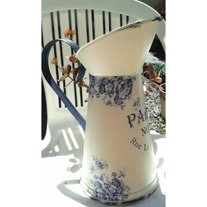 Jarra de Metal de Primera Calidad, Estilo Shabby Chic, Azul con Diseño Floral, para Decoración Rústica del Hogar, Bodas y Jardines - Product Image 1