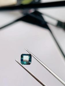 Zafiro Azul Profundo Natural Certificado por IGI, Corte Esmeralda Cuadrado, Sin Calentar, Sin Tratar, 1.53 CTS, Gema Premium de Colección - Product Image 3