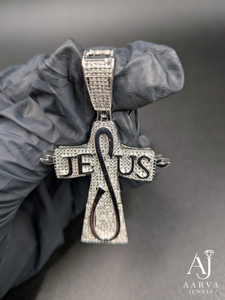 Pendentif Croix de Jésus Iced Out en Moissanite VVS, Breloque en Argent 925 Plaqué Rhodium, Bijou de Foi, Design Personnalisé - Product Image 1