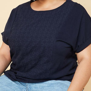 Fournisseur de t-shirts brodés pour femmes en gros, t-shirts en coton de haute qualité avec broderie personnalisée pour la production en gros et l'étiquetage privé - Product Image 4