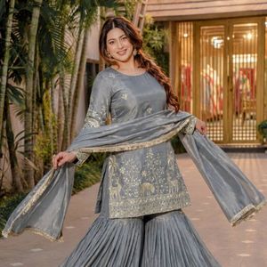 Conjunto de Kurta Sharara de seda bordada, elegante y de alta calidad, con dupatta de encaje de diseñador, precio al por mayor por Royal Export. - Product Image 3