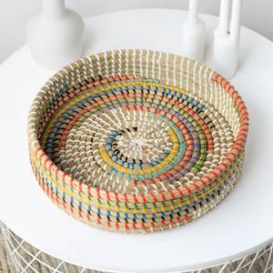 Plateau de service en jonc de mer tressé, solide et élégant, rond en corde de plastique de jonc de mer, organisateur de cuisine tressé écologique en gros - Product Image 3