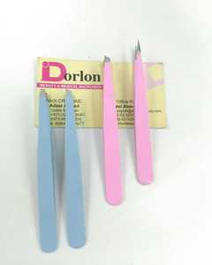 Pinces à sourcils personnalisées avec revêtement coloré, en acier inoxydable, à pointe inclinée, avec logo personnalisé, pour le modelage des sourcils. - Product Image 2