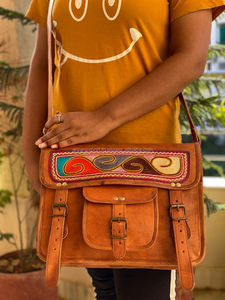 Bandolera de cuero con bordado de cabra auténtica, bolso étnico bohemio de 10x13 pulgadas - Product Image 2