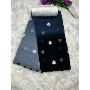 ผ้าลายดอกจีออร์แกตต์สำหรับงานปักพร้อมเสื้อสีเทา - Product Image 1