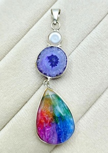 Colgante de Cuarzo Solar Arcoíris Hecho a Mano, Gema Natural Morada, Chapado en Plata, Forma de Pera, Regalo para Fiestas, Alta Calidad, Unisex - Product Image 3