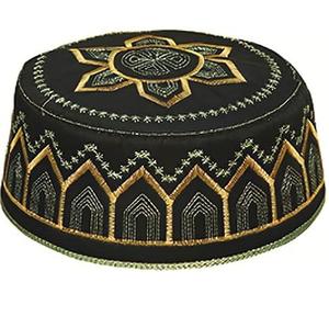 Gorros Topi para Ramadán, Gorros Islámicos para Oraciones, Gorros Namaz con Diseño Redondo Estampado, Gorro Negro de Moda para Regalo de Ramadán - Product Image 1