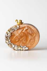 Pochette de soirée en résine marbrée rouge tourbillonnante avec strass en cristal et fermoir fleur doré - Product Image 4