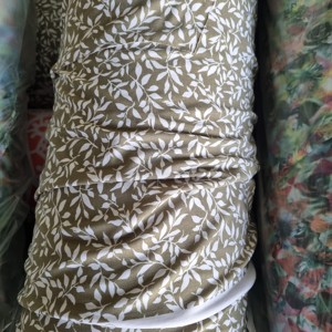 Hecho en Corea, 95% poliéster, 5% spandex, tela ITY estampada en lote, muchos diseños florales, la mejor calidad, hermosos diseños. - Product Image 1