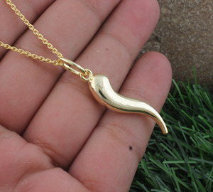 Joyería de Boda de Diseño Elegante y Minimalista con Dijes de Plata de Ley Chapados en Oro en Forma de Luna de Lujo con Engaste de Bisel - Product Image 1
