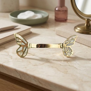 Tirador de Latón con Forma de Mariposa e Incrustaciones de Nácar, Diseño Moderno y Ecológico para Armarios y Muebles - Product Image 3