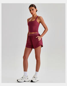 Ensemble de yoga 3 pièces tendance effet seconde peau pour femme – Tenue de sport respirante avec brassière, short et leggings - Product Image 1