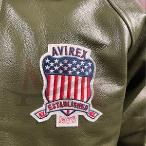 Chaqueta de Cuero Estilo Bomber para Hombre Avirex, Color Verde Oliva, Cuello Camisero, Cierre de Cremallera, Diseño con Parches, Cuero Granulado - Product Image 5