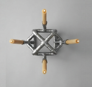 Candelabro de Acero Plateado Estilo Industrial, Portavelas para Cuatro Velas, Decoración Duradera para el Hogar - Product Image 2