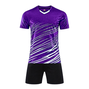 Camiseta de Fútbol para Hombre, Cuello en V, Manga Corta, Color Morado con Estampado de Rayas Blancas, Poliéster que Absorbe la Humedad, Corte Regular, para Todas las Temporadas - Product Image 1