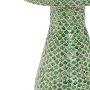 Nouvelle table d'appoint ronde en mosaïque de coquillages Capiz vertes avec socle en nacre pour la décoration des hôtels, des complexes hôteliers et des salons - Product Image 3