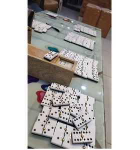 Jeu de dominos en acrylique personnalisé de qualité supérieure, fabriqué à la main avec technique de moulage, design moderne pour les fêtes à thème et le plaisir familial - Product Image 5