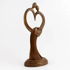 Sculpture en bois « Amour sincère » : Statuette romantique de couple en bois pour tables et bureaux - Product Image 3