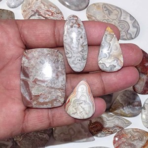 Lot de pierres précieuses naturelles en agate Crazy Lace, polies, aux couleurs changeantes, formes et tailles variées pour la fabrication de bijoux - Product Image 5