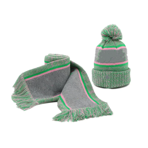Ensemble bonnet et écharpe longue en acrylique gris avec pompons AKA |   Broderie personnalisée Alpha Kapa Alpha rose et verte |   Vêtements de sororité rayés chauds - Product Image 2