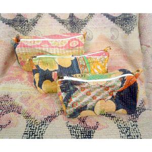 Ensemble de 3 pochettes en coton imprimé Kantha, faites sur mesure par des artisans, pour le voyage et le rangement. Idéal pour organiser les cosmétiques et les fournitures de bureau - Product Image 4