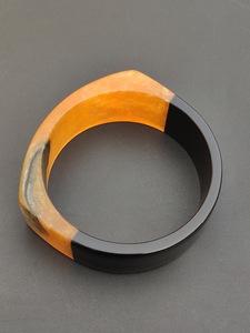 Bracelet en résine fait main, teinte de couleur unique, de qualité supérieure, bijou classique et tendance pour femmes et jeunes filles - Product Image 4
